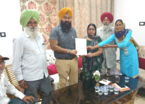 Read more about the article ਵਿਧਾਇਕ ਜਸਵੀਰ ਸਿੰਘ ਰਾਜਾ ਨੂੰ ਉਸਾਰੀ ਕਿਰਤੀਆਂ ਨੇ ਦਿੱਤਾ ਮੰਗ ਪੱਤਰ