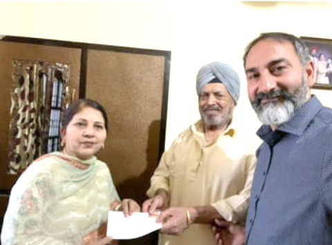 Read more about the article ਐਨ ਆਰ ਆਈ ਸ.ਚਰਨਜੀਤ ਸਿੰਘ ਵਲੋਂ ਸਕੂਲ ਦੀ ਡਿਵੈਲਪਮੈਂਟ ਲਈ 1 ਲੱਖ 25 ਹਜਾਰ ਦੀ ਰਾਸ਼ੀ ਭੇਂਟ