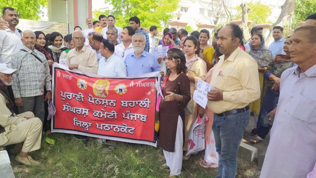 You are currently viewing पंजाब सरकार सभी कर्मचारियों को दे पुरानी पेंशन स्कीम का लाभ