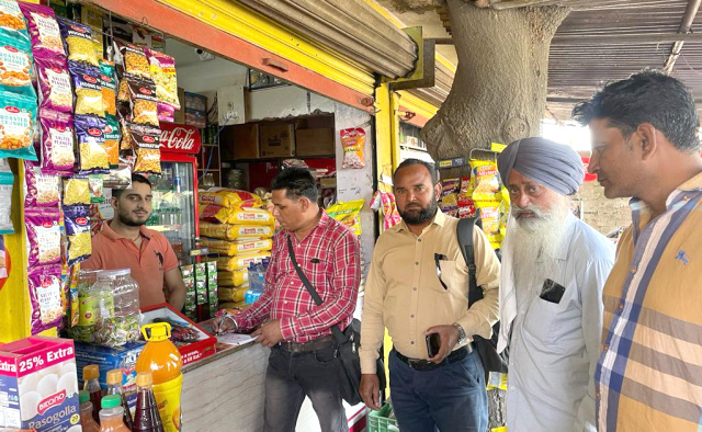 You are currently viewing कोटपा एक्ट की उल्लंघन करने वाले 7 लोगों के चालान काटकर किया जुर्माना वसूल