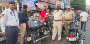 Read more about the article ਬੁਲਟ ਮੋਟਰਸਾਈਕਲਾਂ ਦੇ ਪਟਾਕੇ ਮਾਰਨ ਵਾਲੇ ਹੁਣ ਬਖ਼ਸ਼ੇ ਨਹੀਂ ਜਾਣਗੇ : ਟਰੈਫਿਕ ਇੰਚਾਰਜ ਅਮਰਜੀਤ ਸਿੰਘ