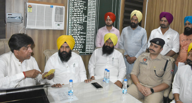 You are currently viewing ਦਾਣਾ ਮੰਡੀ ’ਚ ਕਿਸੇ ਵੀ ਤਰ੍ਹਾਂ ਦੀ ਨਜਾਇਜ਼ ਵਸੂਲੀ ਨਹੀਂ ਹੋਵੇਗੀ ਬਰਦਾਸ਼ਤ : ਬ੍ਰਮ ਸ਼ੰਕਰ ਜਿੰਪਾ