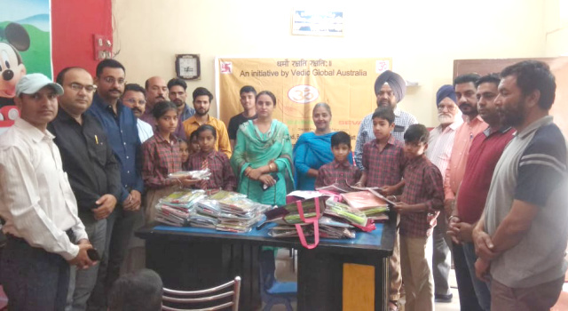 You are currently viewing ਗਲੋਬਲ ਸਨਾਤਨ ਸੇਵਾ ਵਲੋ ਸਰਕਾਰੀ ਪ੍ਰਾਇਮਰੀ ਸਕੂਲ ਦੇ ਬੱਚਿਆਂ ਦੀ ਹੌਂਸਲਾ ਅਫਜ਼ਾਈ ਕਰਕੇ ਮਨਾਇਆ ਨਵਾਂ ਸਾਲ