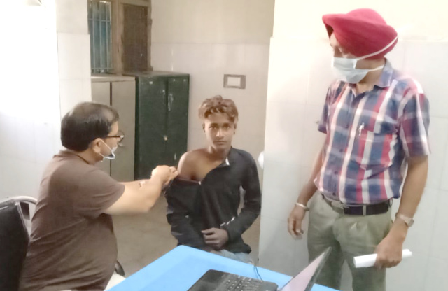 You are currently viewing ਕੋਵਿਡ-19 ਟੀਕਾਕਰਨ ਪੂਰਾ ਤਰ੍ਹਾਂ ਸੁਰੱਖਿਅਤ ਅਤੇ ਪ੍ਰਭਾਵਸ਼ਾਲੀ : ਡਾ. ਮਾਨ