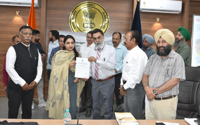 You are currently viewing ਸੂਚਨਾ ਦਾ ਅਧਿਕਾਰ ਐਕਟ ਨੇ ਸਰਕਾਰੀ ਕੰਮਕਾਜ ’ਚ ਪਾਰਦਰਸ਼ਤਾ ਤੇ ਜਵਾਬਦੇਹੀ ਨੂੰ ਬਣਾਇਆ ਯਕੀਨੀ : ਖੁਸ਼ਵੰਤ ਸਿੰਘ