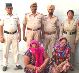 You are currently viewing LATEST.. 50 ਬੋਤਲਾਂ ਨਜਾਇਜ਼ ਦੇਸੀ ਸ਼ਰਾਬ ਸਮੇਤ 2 ਔਰਤਾਂ ਕਾਬੂ