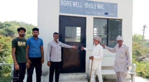 Read more about the article ਭੋਲੇਵਾਲ ‘ਚ ਪੀਣ ਵਾਲੇ ਪਾਣੀ ਦੀ ਕਿੱਲਤ ਤੋਂ ਪ੍ਰੇਸ਼ਾਨ ਪੰਚ ਨੇ ਲਗਾਇਆ ਟਿਊਬਵੈਲ ਨੂੰ ਤਾਲਾ 