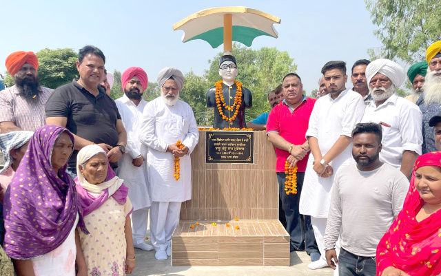 You are currently viewing ਬਾਬੂ ਮੰਗੂ ਰਾਮ ਜੀ ਦੀ ਯਾਦ ਵਿੱਚ 10 ਲੱਖ ਰੁਪਏ ਦੀ ਲਾਗਤ ਨਾਲ ਬਨਣ ਵਾਲੀ ਲਾਈਬ੍ਰੇਰੀ ਦਾ ਨੀਂਹ ਪੱਥਰ ਰੱਖਿਆ