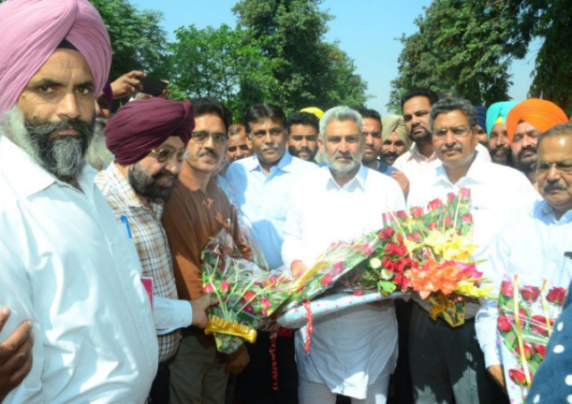 You are currently viewing ਕੈਬਨਿਟ ਮੰਤਰੀ ਲਾਲ ਚੰਦ ਕਟਾਰੂਚੱਕ ਵਲੋ ਸ਼ੂਗਰ ਮਿੱਲ ਪਨਿਆੜ ਵਿਖੇ ਪਾਵਰ ਪਲਾਟ ਦੀ ਟਰਬਾਈਨ ਦੀ ਫਾਊਡੇਸ਼ਨ ਦਾ ਸ਼ੁੱਭ ਆਰੰਭ