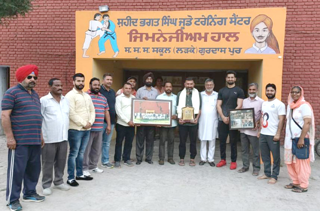 You are currently viewing LATEST.. ਜੂਡੋ ਖਿਡਾਰੀਆਂ ਦੇ 40 ਸਾਲਾਂ ਦੇ ਸੰਘਰਸ਼ਮਈ ਸਫ਼ਰ ਦੀ ਦਾਸਤਾਨ,ਜਲਦੀ ਹੀ ਫ਼ਿਲਮੀ ਪਰਦੇ ਉੱਤੇ ਦੇਖਣੇ ਖੇਡ ਪ੍ਰੇਮੀ