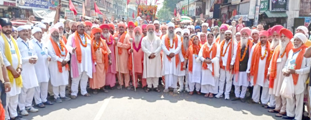 You are currently viewing ਇਤਿਹਾਸਕ ਬੇਗਮਪੁਰਾ ਦਮੜੀ ਸ਼ੋਭਾ ਯਾਤਰਾ ਚ’ ਹਰਿਦੁਆਰ ਵਿਖੇ ਉਮੜ੍ਹਿਆ ਹਜ਼ਾਰਾਂ ਸੰਗਤਾਂ ਦਾ ਠਾਠਾਂ ਮਾਰਦਾ ਇਕੱਠ 