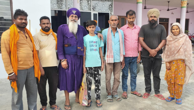 You are currently viewing ਬਾਬਾ ਦੀਪ ਸਿੰਘ ਸੇਵਾ ਦਲ ਸੁਸਾਇਟੀ ਗੜ੍ਹਦੀਵਾਲਾ ਨੇ ਇੱਕ ਹੋਰ ਲਾਪਤਾ ਹੋਏ ਬੱਚੇ ਨੂੰ ਪਰਿਵਾਰ ਨਾਲ ਮਿਲਾਇਆ 