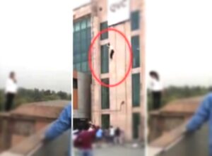 Read more about the article ਦਿੱਲੀ ਦੇ ਅਕਸ਼ਰਧਾਮ ਮੈਟਰੋ ਸਟੇਸ਼ਨ ਤੇ ਸੁਸਾਈਡ ਕਰਨ ਵਾਲੀ ਹੁਸ਼ਿਆਰਪੁਰ ਦੀ ਲੜਕੀ ਦੇ ਘਰ ‘ਚ ਮਾਤਮ ਦਾ ਮਾਹੌਲ