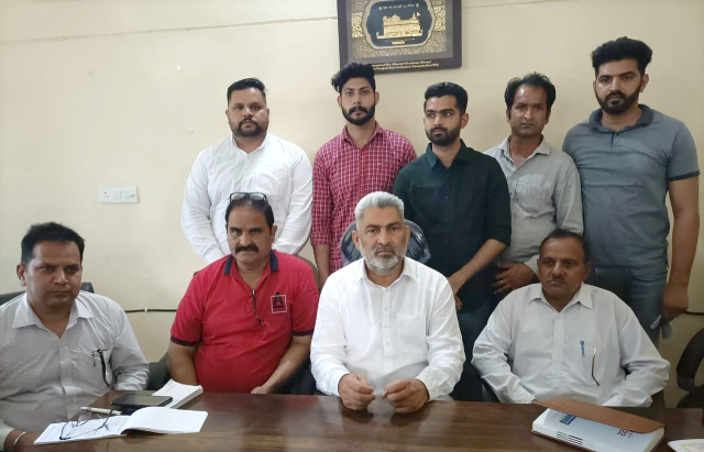 You are currently viewing ਇੱਕ ਮਹੀਨੇ ਦੇ ਕਾਰਜਕਾਲ ਦੋਰਾਨ ਪਠਾਨਕੋਟ ਅੰਦਰ ਬੰਦ ਪਈਆਂ ਬੱਸ ਸੇਵਾਵਾਂ ਨੂੰ ਕੀਤਾ ਬਹਾਲ, ਸਿਹਤ ਸੇਵਾਵਾਂ ‘ਚ ਸੁਧਾਰ ਅਤੇ ਜਿਲ੍ਹੇ ਪਠਾਨਕੋਟ ਨੂੰ ਮਿਲੇ ਦੋ ਪੁੱਲ : ਲਾਲ ਚੰਦ ਕਟਾਰੂਚੱਕ ਕੈਬਨਿਟ ਮੰਤਰੀ ਪੰਜਾਬ