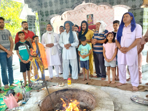 You are currently viewing भगवान श्री हनुमान जी के जनमोत्स्व के उपलक्ष में गाँव कुन्तीपुर के माता कुंती के प्राचीन मंदिर के प्रांगण में हवन यज्ञ व भंडारे का श्रद्धापूर्वक आयोजन 