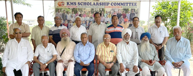 You are currently viewing ਸੀਨੀਅਰ ਸਿਟੀਜ਼ਨਜ਼ ਨੂੰ ਦਿੱਤੀ ਜਾ ਰਹੀ ਸਹੂਲਤ ਨੂੰ ਮੁੜ ਬਹਾਲ ਕਰਨ ਦੀ ਰੇਲਵੇ ਮੰਤਰਾਲੇ ਨੂੰ ਅਪੀਲ : ਚੌਧਰੀ ਕੁਮਾਰ ਸੈਣੀ ਸਕੱਤਰ ਜਰਨਲ