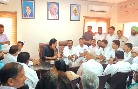 You are currently viewing ਸੀਨੀਅਰ ਆਗੂਆਂ ਦੇ ਤਜਰਬੇ ਤੇ ਨੌਜਵਾਨਾਂ ਦੇ ਸਹਿਯੋਗ ਸਦਕਾ ਪੰਜਾਬ ਕਾਂਗਰਸ ਨਵੀਂ ਅੰਗੜਾਈ ਲਵੇਗੀ- ਰਾਜਾ ਵੜਿੰਗ