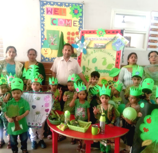 You are currently viewing लाला जगत नारायण डी.ए.वी.पब्लिक स्कूल में अर्थ डे पर करवाई चार्ट तथा पोस्टर मेकिंग प्रतियोगिता