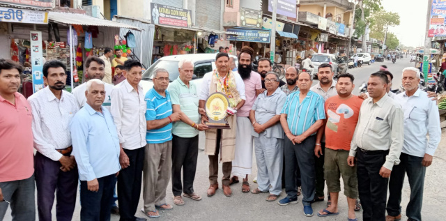 You are currently viewing ਬਿਹਤਰੀਨ ਸੇਵਾਵਾਂ ਬਦਲੇ ਥਾਣਾ ਮੁਖੀ ਨੂੰ ਪੰਚਾਇਤ ਤੇ ਪਤਵੰਤਿਆਂ ਨੇ ਕੀਤਾ ਸਨਮਾਨਤ  