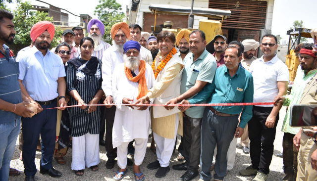 You are currently viewing तय समय में पूरे किए जाएंगे विकास कार्य, गुणवत्ता से नहीं किया जाएगा कोई समझौता : ब्रम शंकर जिंपा