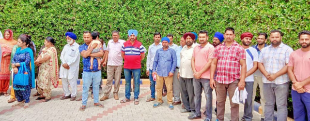 Read more about the article ਫੀਸਾਂ ਦੇ ਵਾਧੇ ਨੂੰ ਲੈ ਕੇ ਮਾਪਿਆਂ ਨੇ ਨੌਰਵੁਡ ਸਕੂਲ ਦੇ ਪ੍ਰਿੰਸੀਪਲ ਨਾਲ ਕੀਤੀ ਮੀਟਿੰਗ 