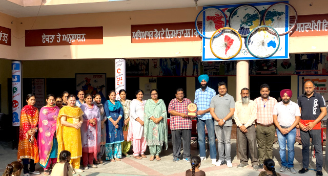 You are currently viewing *ਸਰਕਾਰੀ ਸੀਨੀਅਰ ਸੈਕੰਡਰੀ ਸਮਾਰਟ ਸਕੂਲ ਅੰਬਾਲਾ ਜੱਟਾਂ ਵਲੋਂ ਪੁਰਾਣੇ ਵਿਦਿਆਰਥੀ ਯੁਵਰਾਜ ਸਿੰਘ ਦਾ ਸਨਮਾਨ*