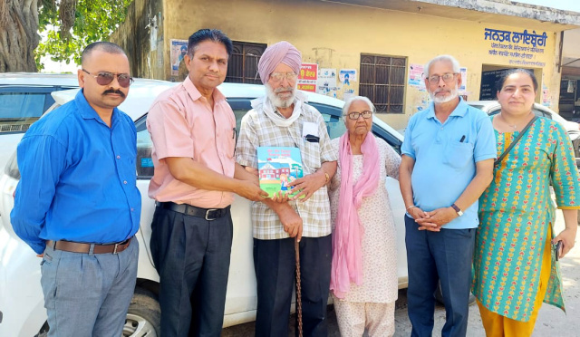 You are currently viewing ਨਿੱਕੀਆਂ ਕਰੂੰਬਲਾਂ ਵੱਲੋਂ ਗੁਲਜ਼ਾਰ ਸਿੰਘ ਸੰਧੂ ਨਾਲ ਸਾਹਿਤਕ ਮਿਲਣੀ ਦਾ ਆਯੋਜਨ