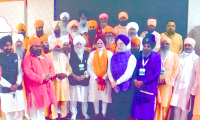 You are currently viewing ਸ਼੍ਰੀ ਗੁਰੂ ਰਵਿਦਾਸ ਸਾਧੂ ਸੰਪ੍ਰਦਾਇ ਸੁਸਾਇਟੀ ( ਰਜਿ ) ਪੰਜਾਬ ਨੇ ਪੀਐਮ ਮੋਦੀ ਨਾਲ ਕੀਤੀ ਮੁਲਾਕਾਤ