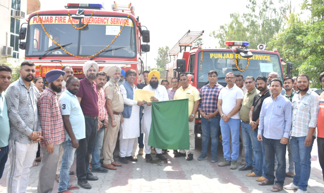 You are currently viewing कैबिनेट मंत्री जिंपा ने गढ़शंकर विधान सभा क्षेत्र के लिए दो फायर ब्रिगेड गाडिय़ों को हरी झंडी दिखा किया रवाना