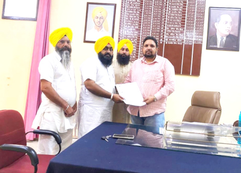 Read more about the article *ਅਗਰ ਸਾਡੇ ਇੱਕ ਉਪਰਾਲੇ ਨਾਲ ਹਜ਼ਾਰਾਂ ਲੋਕ ਸੁੱਖੀ ਹੁੰਦੇ ਹਨ ਤਾਂ ਇਸ ਤੋਂ ਵੱਡਾ ਪੁੰਨ ਹੋਰ ਕੀ ਹੋ ਸਕਦਾ : ਸਤਨਾਮ ਸਿੰਘ ਜਲਵਾਹਾ*