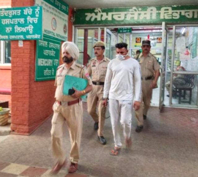 You are currently viewing बडी खबर.. खुफिया जानकारियां पाकिस्तान भेजने के आरोप में पुलिस ने एक व्यक्ति को किया गिरफ्तार