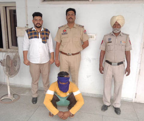 You are currently viewing BREAKING.. ਚੂਰਾ ਪੋਸਤ ਤੇ 1 ਲੱਖ 23 ਹਜ਼ਾਰ ਤੋਂ ਵੱਧ ਨਕਦੀ ਸਮੇਤ ਇੱਕ ਤਸਕਰ  ਗ੍ਰਿਫ਼ਤਾਰ  