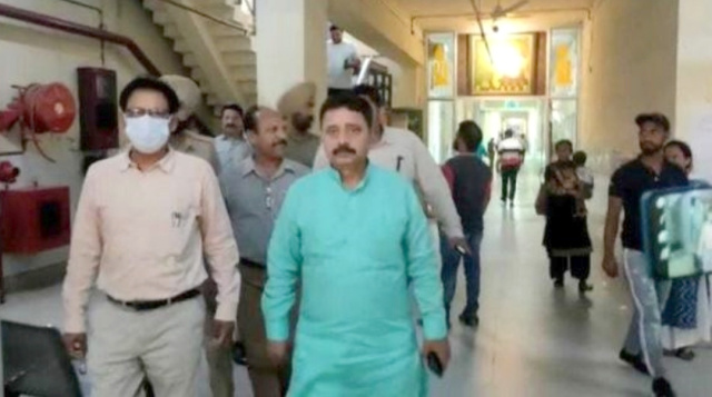 You are currently viewing हलका इंचार्ज विभूति शर्मा ने सिविल अस्पताल का किया औचक दौरा