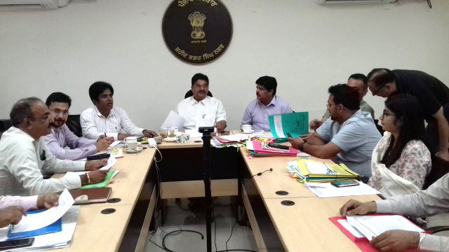 You are currently viewing ਡੀ ਸੀ ਵੱਲੋਂ ਨਵਾਂਸ਼ਹਿਰ ਅਤੇ ਬਲਾਚੌਰ ਵਿੱਚ ਮੁਹੱਲਾ ਕਲੀਨਿਕਾਂ ਲਈ ਢੁਕਵੀਂ ਥਾਂ ਨੂੰ ਜਲਦ ਅੰਤਿਮ ਰੂਪ ਦੇਣ ਦੇ ਆਦੇਸ਼