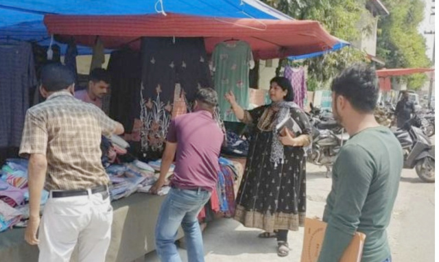 Read more about the article निगम ने 12 दुकानदारों के काटे चालान