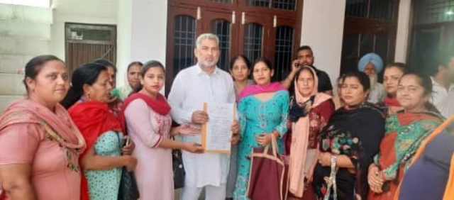 You are currently viewing आशा वर्कर व फैसिलिटेटर यूनियन पंजाब का शिष्टमंडल कैबिनेट मंत्री को मिला