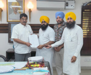 Read more about the article *ਨਵਾਂਸ਼ਹਿਰ ਦੇ ਡਿਪਟੀ ਕਮਿਸ਼ਨਰ ਨਾਲ ਮੁੱਖ ਮੁੱਦਿਆਂ ਸੰਬੰਧੀ ਕੀਤੀ ਵਿਸ਼ੇਸ਼ ਮੀਟਿੰਗ : ਸਤਨਾਮ ਸਿੰਘ ਜਲਵਾਹਾ*