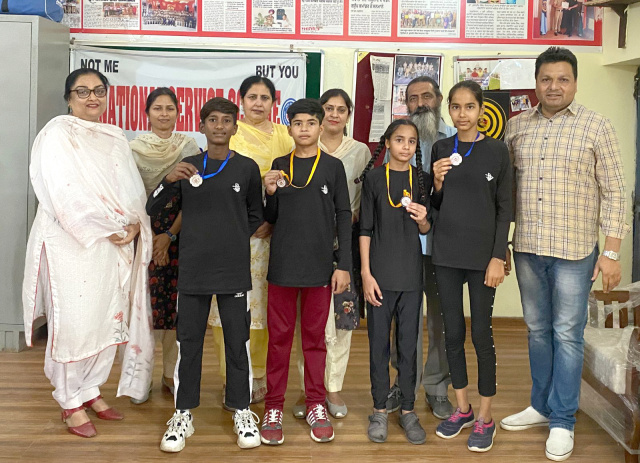 You are currently viewing  ਯੋਗ ਉਲੰਪੀਅਡ ਵਿੱਚ ਜੋਨ ਪੱਧਰੀ ਖ਼ੇਡ ਮੁਕਾਬਲਿਆਂ ‘ਚ ਅੰਬਾਲਾ ਜੱਟਾਂ ਸਕੂਲ ਦੇ ਖਿਡਾਰੀਆਂ ਦਾ ਸ਼ਾਨਦਾਰ ਪ੍ਰਦਰਸ਼ਨ 