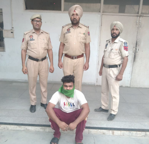 You are currently viewing LATEST.. ਤੇਜ਼ਧਾਰ ਹਥਿਆਰਾ ਨਾਲ ਗੰਭੀਰ ਰੂਪ ਚ ਨੌਜਵਾਨ ਨੂੰ ਜ਼ਖਮੀ ਕਰਕੇ ਫਰਾਰ ਹੋਣ ਵਾਲਿਆਂ ਖਿਲਾਫ ਮਾਮਲਾ ਦਰਜ.. ਇੱਕ ਗ੍ਰਿਫਤਾਰ,ਨਜਾਇਜ ਅਸਲਾ ਹੋਇਆ ਬ੍ਰਾਮਦ