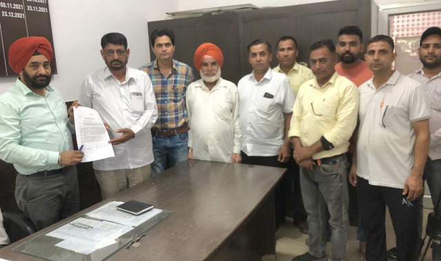 You are currently viewing ਤਹਿਸੀਲ ਕੰਪਲੈਕਸ ਦੇ ਮੁੱਖ ਲਾਘੇ ਤੇ ਪੁਲਿਸ ਮੁਲਾਜਮਾ ਦੀ ਤਾਇਨਾਤੀ ਅਤੇ ਸੀਸੀਟੀਵੀ ਕੈਮਰੇ ਲਗਾਉਣ ਦੀ ਕੀਤੀ ਮੰਗ