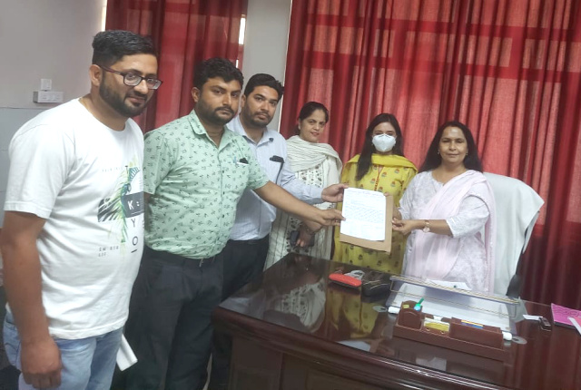 You are currently viewing मल्टीपर्पज हेल्थ एंप्लाइज यूनियन पंजाब यूनिट पठानकोट के जिलाध्यक्ष सुखदेव राज के नेतृत्व में सिविल सर्जन को सौंपा मांग पत्र 