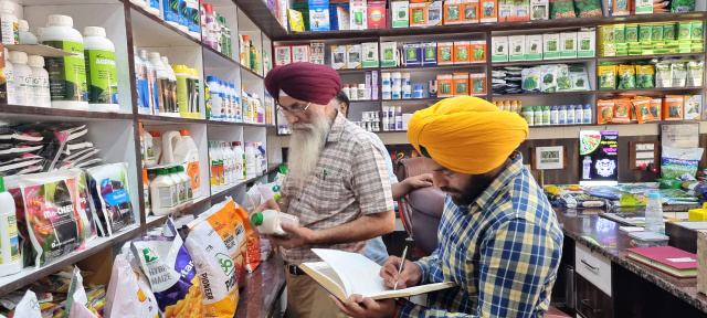 You are currently viewing ਮੁੱਖ ਖੇਤੀਬਾੜੀ ਅਫ਼ਸਰ ਵਲੋਂ ਖੇਤੀਬਾੜੀ ਇਨਪੁਟ ਡੀਲਰਾਂ ਦੀ ਚੈਕਿੰਗ