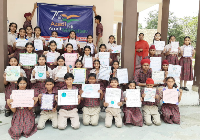 You are currently viewing जैव विभिन्नता पर करवाई गई पोस्टर मेकिंग व निबंध लेखन प्रतियोगिता