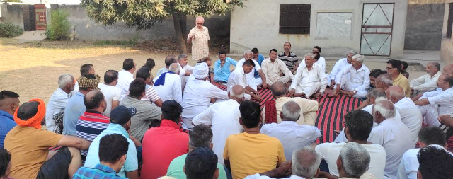 You are currently viewing ਮਹਿੰਦਵਾਣੀ ਬੀਤ ਵਾਸੀਆਂ ਨੇ “ਲੋਕ ਬਚਾਓ, ਪਿੰਡ ਬਚਾਓ ਸੰਘਰਸ਼ ਕਮੇਟੀ” ਦਾ ਕੀਤਾ ਗਠਨ