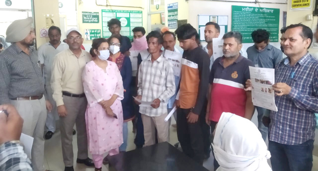 You are currently viewing सिविल अस्पताल परिसर में तंबाकू के प्रयोग से होने वाले दुष्प्रभावों के बारे में जानकारी देने हेतु कार्यक्रम आयोजित 