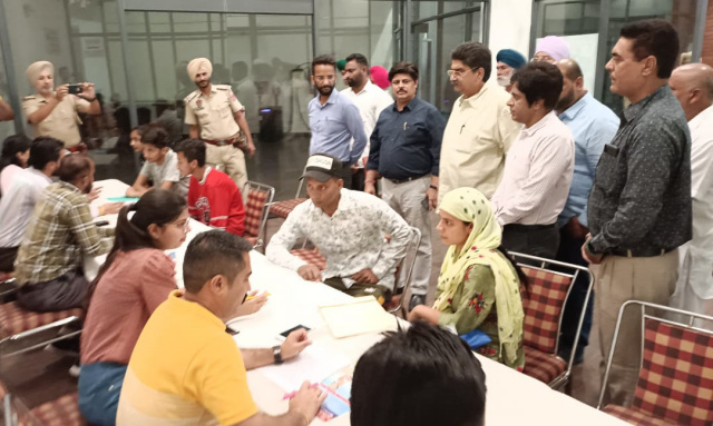 Read more about the article ਖਟਕੜ ਕਲਾਂ ਵਿਖੇ ਕਾਉਂਸਲਿੰਗ-ਕਮ-ਰੋਜ਼ਗਾਰ ਕੈਂਪ ਵਿੱਚ 12 ਨੌਜਵਾਨਾਂ ਨੂੰ ਨੌਕਰੀਆਂ ਮਿਲੀਆਂ