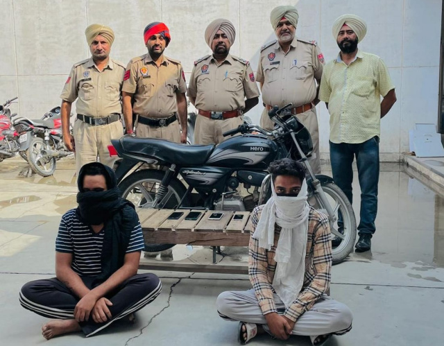 Read more about the article ਭਾਟੀਆ ਟੈਲੀਕੋਮ ਮਜਾਰੀ ਤੇ ਚੋਰੀ ਦੀ ਵਾਰਦਾਤ ਕਰਨ ਵਾਲੇ ਦੋ ਵਿਅਕਤੀਆਂ ਨੂੰ ਬਲਾਚੌਰ ਪੁਲਿਸ ਨੇ ਕੀਤਾ ਕਾਬੂ