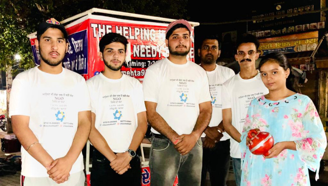 You are currently viewing ਬਟਾਲਾ ਦੀ ਧੀ ਮਹਿਕ ਨੇ ਆਪਣੀ ਗੋਲਕ ਦੇ ਸਾਰੇ ਪੈਸੇ ਇੱਕ ਮਾਂ ਅਤੇ ਉਸਦੇ ਬੱਚੇ ਦੇ ਇਲਾਜ ਲਈ ਦੇ ਦਿੱਤੇ