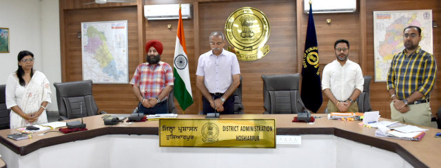 You are currently viewing ਬੋਰਵੈਲ ’ਚ ਡਿੱਗ ਕੇ ਜਾਨ ਗੁਆਉਣ ਵਾਲੇ ਬੱਚੇ ਨੂੰ ਦੋ ਮਿੰਟ ਦਾ ਮੌਨ ਰੱਖ ਕੇ ਦਿੱਤੀ ਸ਼ਰਧਾਂਜ਼ਲੀ