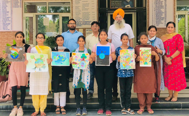 You are currently viewing ਖ਼ਾਲਸਾ ਕਾਲਜੀਏਟ ਸੀਨੀਅਰ ਸੈਕੰਡਰੀ ਸਕੂਲ, ਗੜ੍ਹਦੀਵਾਲਾ ‘ਚ ਨਿਬੰਧ ਲਿਖਣ ਮੁਕਾਬਲਾ ਕਰਵਾਇਆ